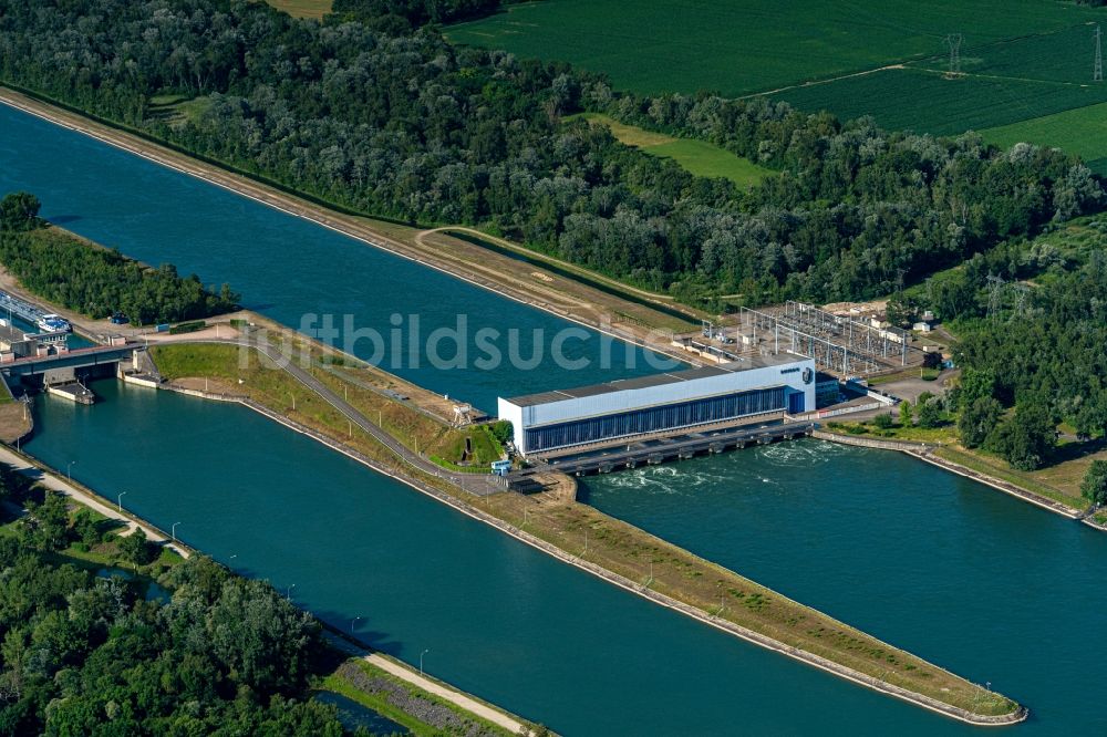 Rhinau aus der Vogelperspektive: Wasserwerk und Wasserkraftwerk Rhinau Hydroelectric Plant am Rhein in Assens in Grand Est, Frankreich