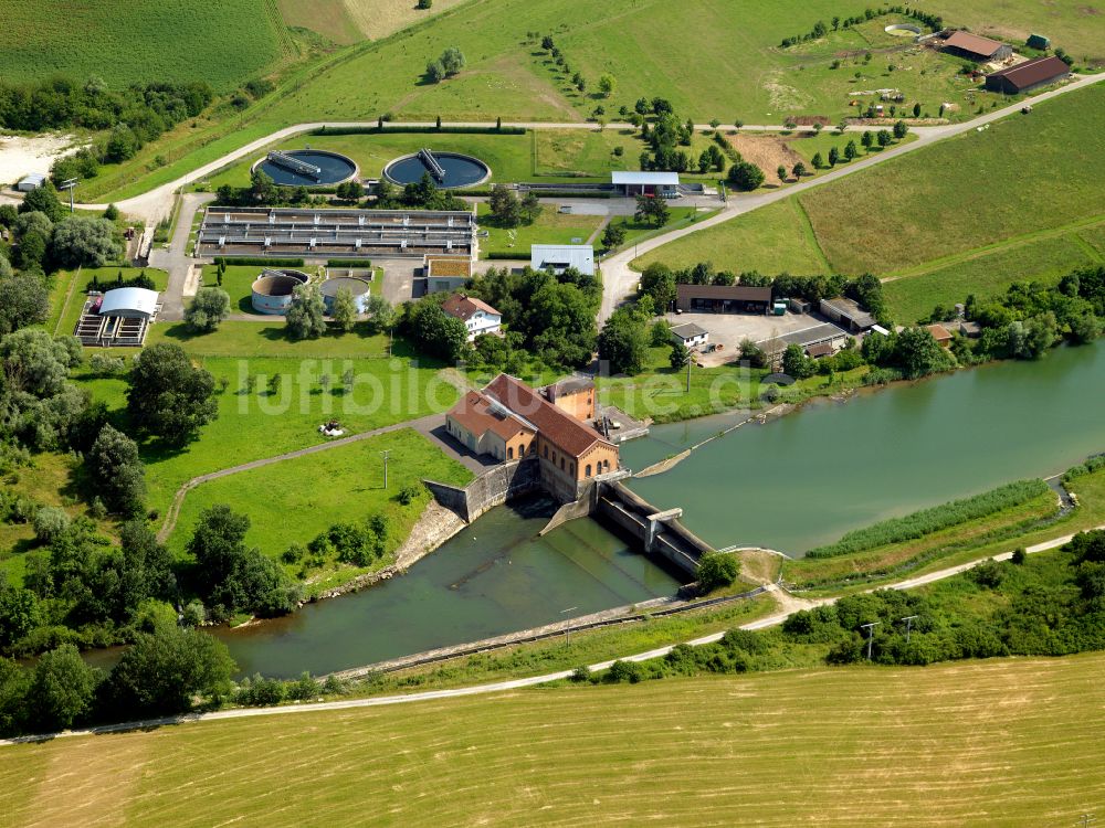 Luftaufnahme Kiebingen - Wasserwerk und Wasserkraftwerk am Ufer des Flußverlaufes des Neckar in Kiebingen im Bundesland Baden-Württemberg, Deutschland