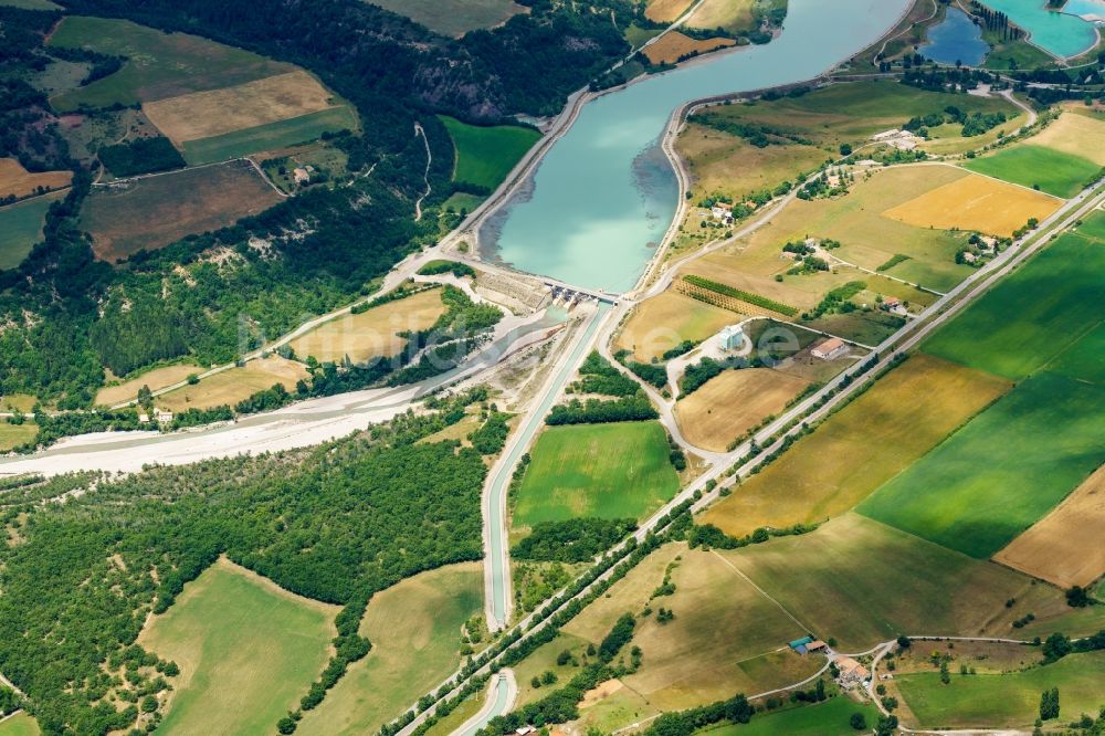 Luftaufnahme Méreuil - Wasserwerk und Wasserkraftwerk am Wildwasserfluss Buëch in Méreuil in Provence-Alpes-Cote d'Azur, Frankreich