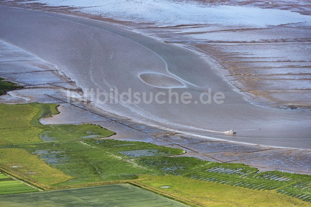 Karolinenkoog aus der Vogelperspektive: Watt- Bereichen am Flußverlauf der Eider in Karolinenkoog im Bundesland Schleswig-Holstein, Deutschland