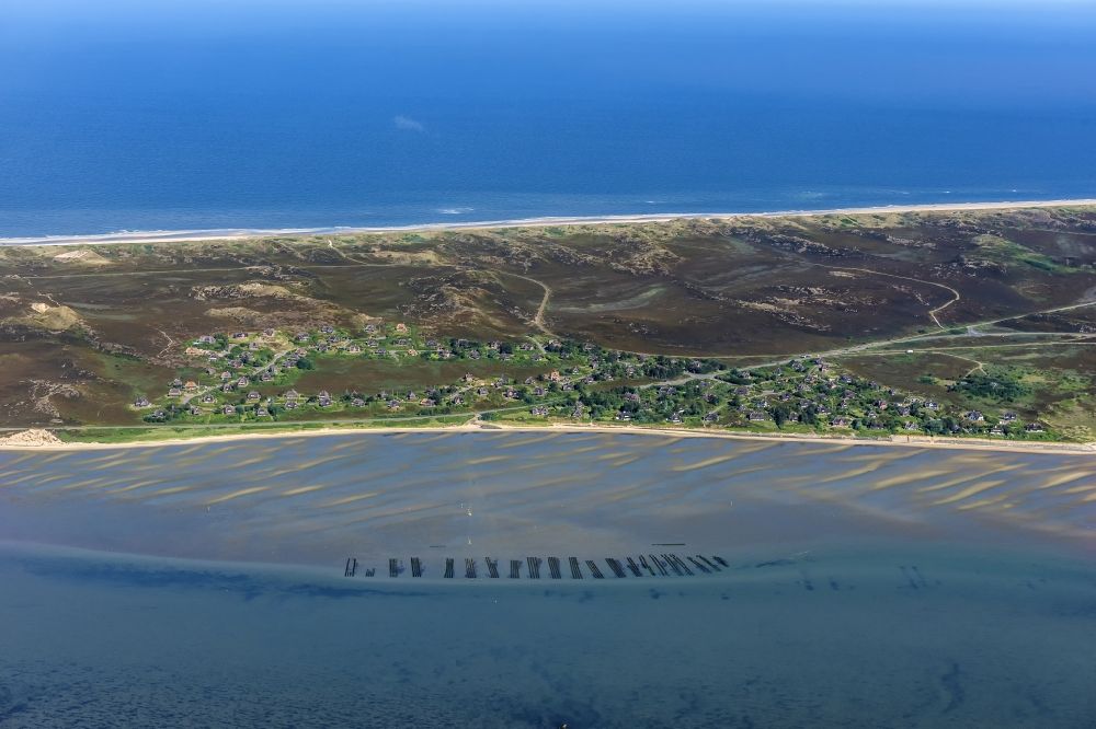 List aus der Vogelperspektive: Wattenmeer der Nordsee- Küste mit Austern- Zucht- Bänken in List im Bundesland Schleswig-Holstein