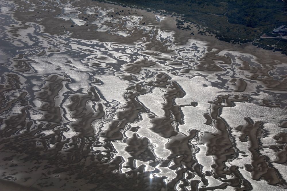 Luftaufnahme Borkum - Wattenmeer der Nordsee- Küste in Borkum im Bundesland Niedersachsen, Deutschland