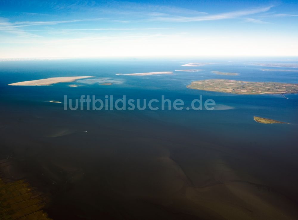 Pellworm aus der Vogelperspektive: Wattenmeer der Nordsee- Küste nahe der Insel Pellworm im Bundesland Schleswig-Holstein