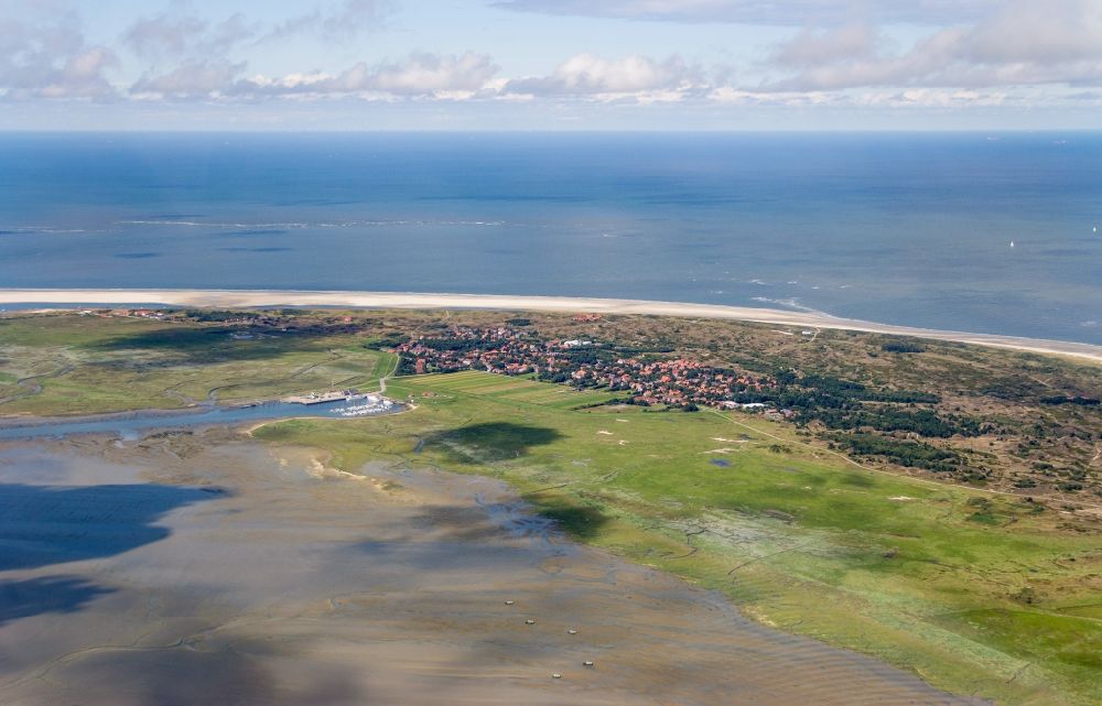 Luftaufnahme Spiekeroog - Wattenmeer der Nordsee- Küste von Spiekeroog im Bundesland Niedersachsen, Deutschland