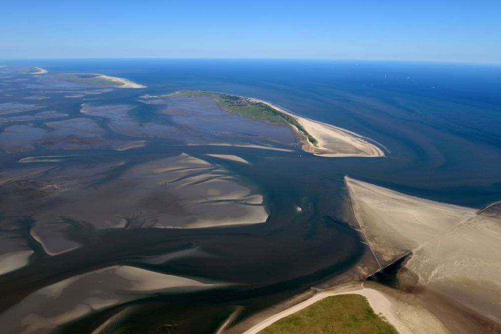 Luftaufnahme Wangerland - Wattenmeer der Nordsee- Küste in Wangerland im Bundesland Niedersachsen