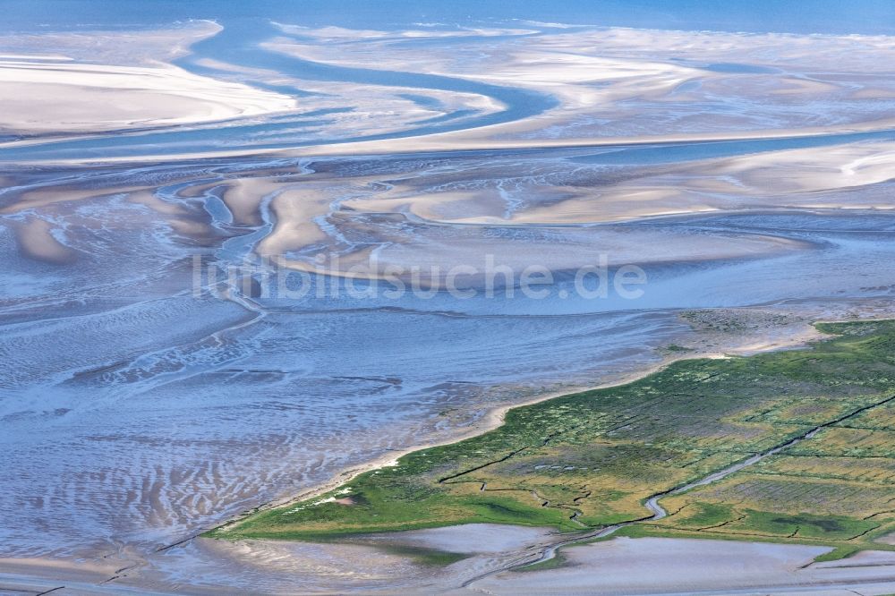 Westerhever aus der Vogelperspektive: Wattenmeer der Nordsee- Küste in Westerhever im Bundesland Schleswig-Holstein, Deutschland
