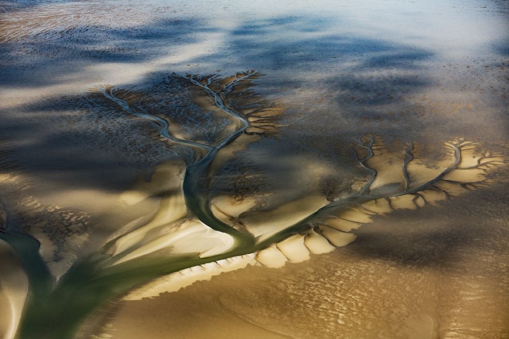 Wurster Nordseeküste aus der Vogelperspektive: Wattenmeer der Wurster Nordseeküste im Bundesland Niedersachsen, Deutschland
