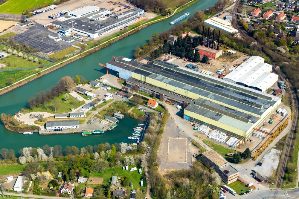 Luftbild Voerde (Niederrhein) - WDK Hafen und Lager GmbH am Wesel-Datteln-Kanal im Ortsteil Spellen in Voerde (Niederrhein) im Bundesland Nordrhein-Westfalen