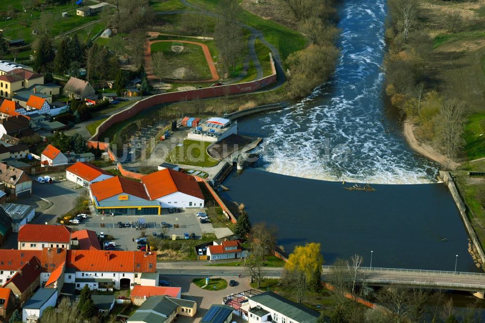 Luftbild Raguhn - Wehr am Flussverlauf der Mulde in Raguhn im Bundesland Sachsen-Anhalt, Deutschland