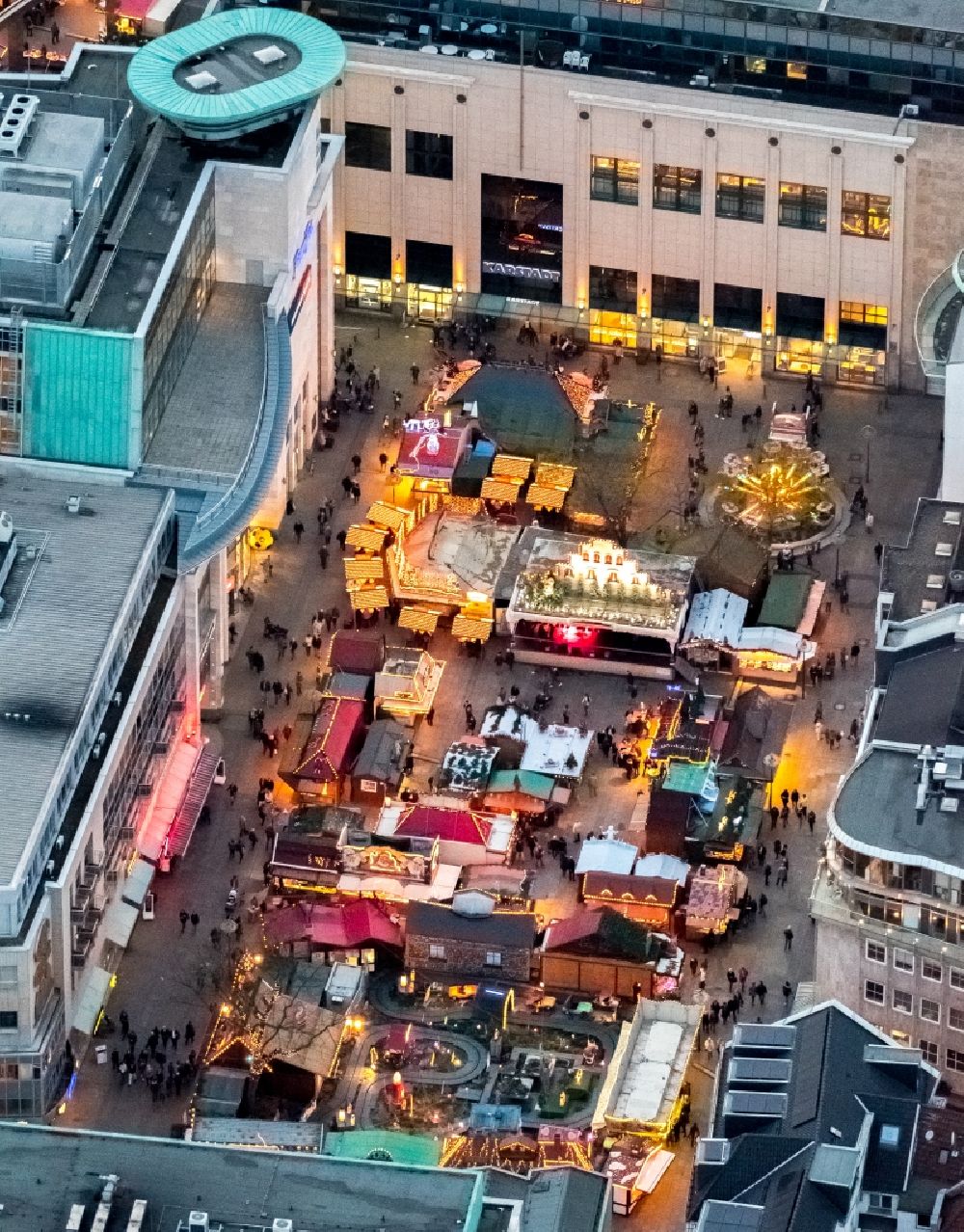 Luftaufnahme Dortmund - Weihnachtsmarkt- Veranstaltungsgelände und Verkaufs- Hütten und Buden am Alten Markt in Dortmund im Bundesland Nordrhein-Westfalen