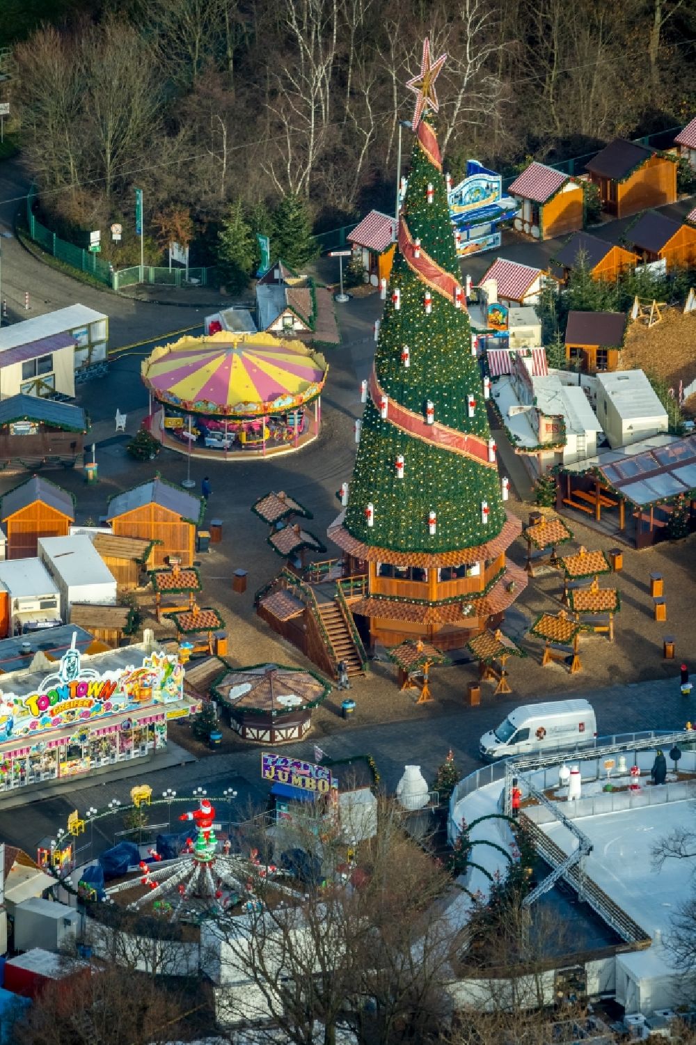 Luftbild Herne - Weihnachtsmarkt- Veranstaltungsgelände und Verkaufs- Hütten und Buden Cranger Weihnachtszauber in Herne im Bundesland Nordrhein-Westfalen, Deutschland