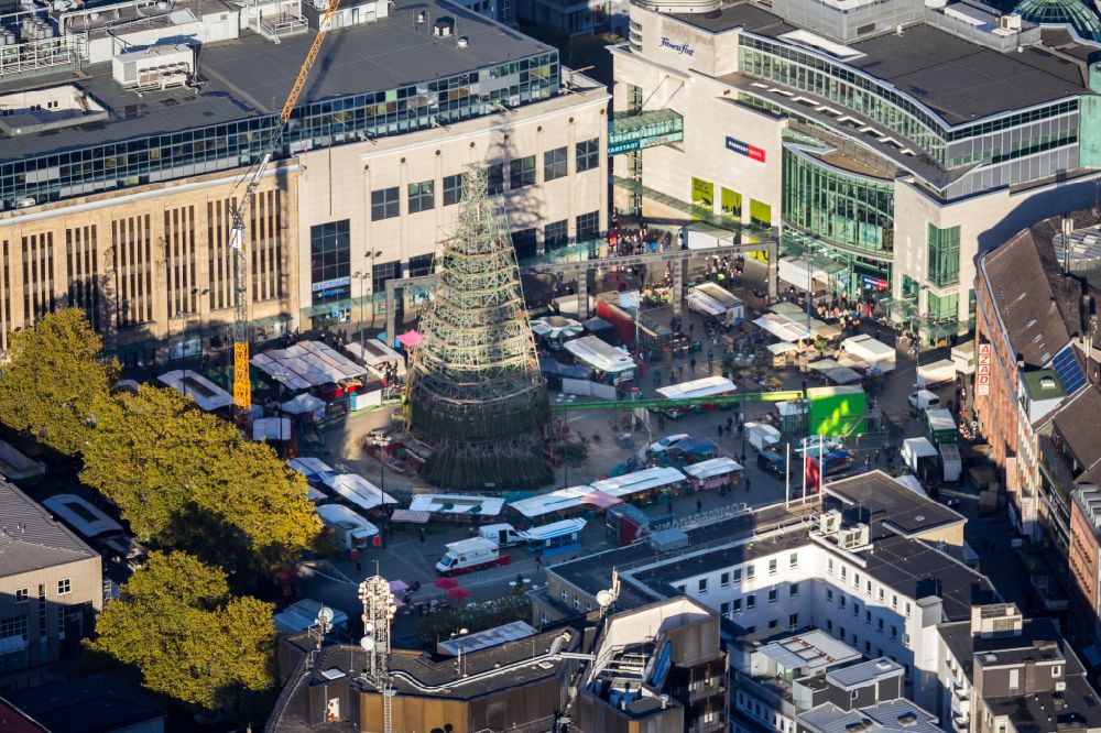 Luftbild Dortmund - Weihnachtsmarkt- Veranstaltungsgelände und der Verkaufs- Hütten und Buden des Dortmunder Weihnachtsmarkt in Dortmund im Bundesland Nordrhein-Westfalen, Deutschland