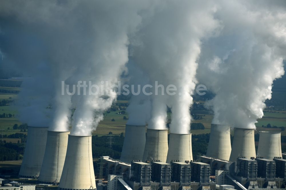 Luftbild Jänschwalde - Weiße Abgaswolken am Wärmekraftwerk Jänschwalde bei Peitz im Bundesland Brandenburg