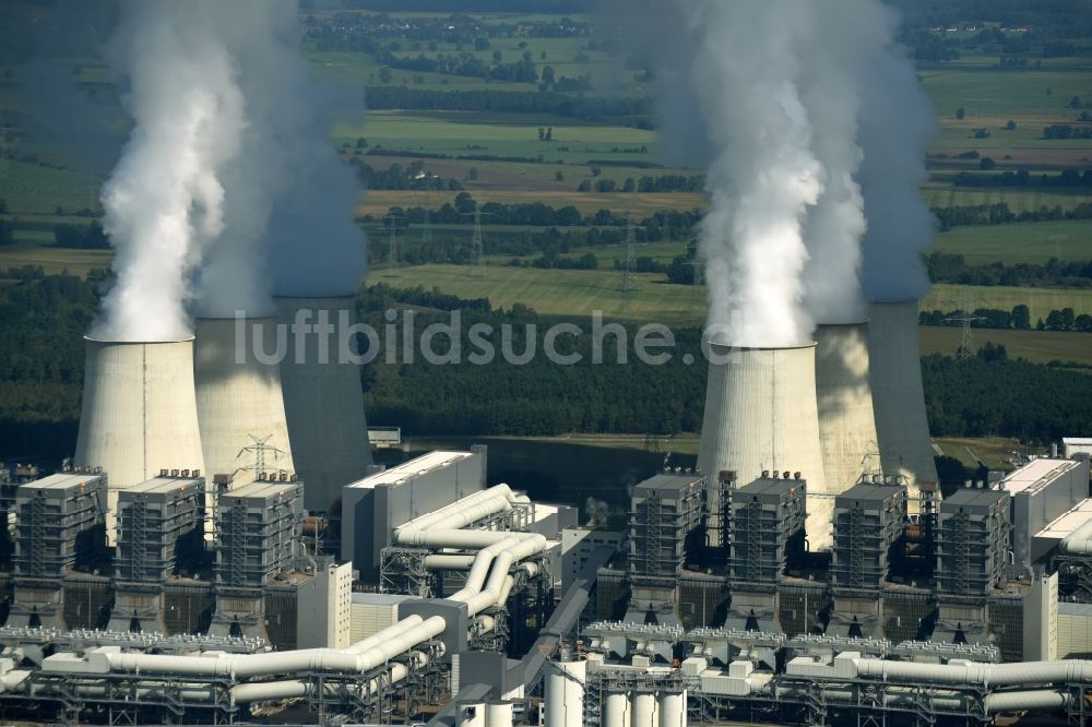 Jänschwalde von oben - Weiße Abgaswolken am Wärmekraftwerk Jänschwalde bei Peitz im Bundesland Brandenburg