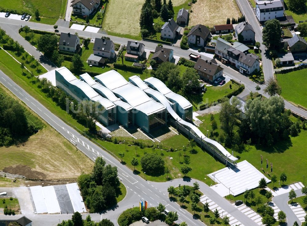 Bad Steben aus der Vogelperspektive: Wellenförmiges Gebäude der Spielbank / Spielcasino Bad Steben im Bundesland Bayern