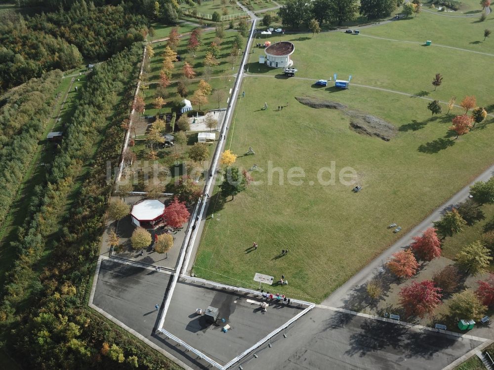 Ronneburg aus der Vogelperspektive: Weltrekordversuch in der Parkanlage Neue Landschaft in Ronneburg im Bundesland Thüringen, Deutschland