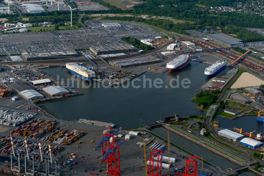 Bremerhaven von oben - Wendebecken im Überseehafen in Bremerhaven im Bundesland Bremen, Deutschland