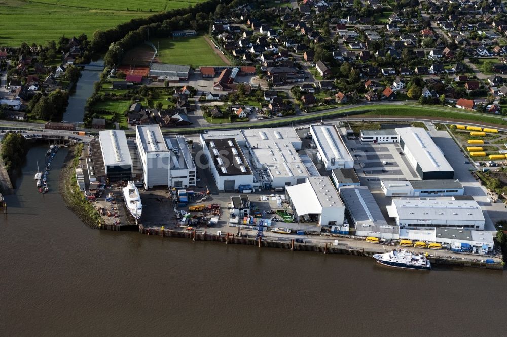 Berne von oben - Werftgelände der Firma Fassmer am Ufer der Weser in Berne im Bundesland Niedersachsen, Deutschland