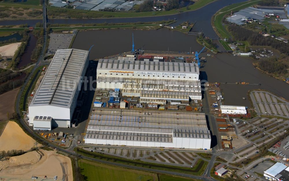Papenburg aus der Vogelperspektive: Werftgelände der Meyer Werft in Papenburg im Bundesland Niedersachsen, Deutschland