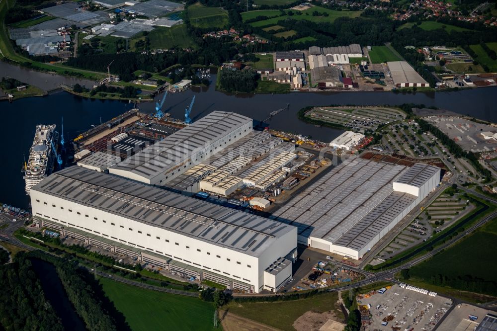 Luftaufnahme Papenburg - Werftgelände der Meyer Werft in Papenburg im Bundesland Niedersachsen, Deutschland