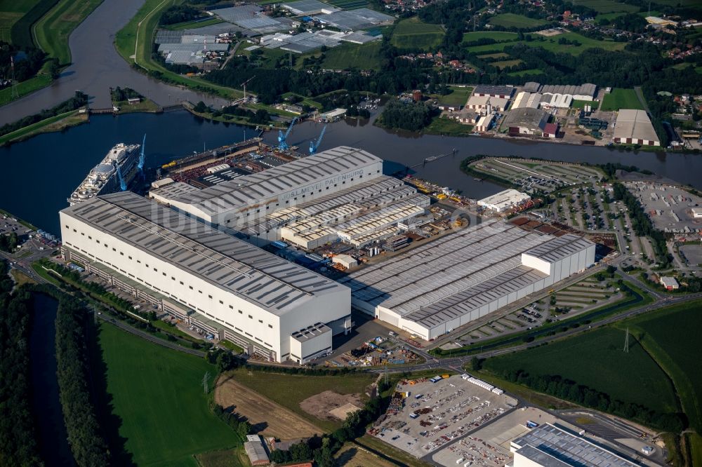 Papenburg von oben - Werftgelände der Meyer Werft in Papenburg im Bundesland Niedersachsen, Deutschland