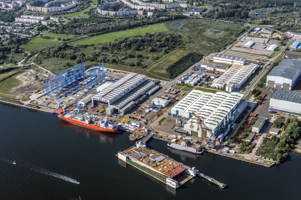 Rostock aus der Vogelperspektive: Werftgelände der Neptun Werft in Rostock im Bundesland Mecklenburg-Vorpommern, Deutschland