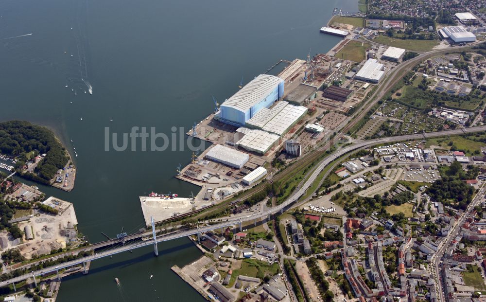 Luftbild Hansestadt Stralsund - Werftgelände der Schiffswerft am Strelasund -Ufer im Ortsteil Andershof in Stralsund im Bundesland Mecklenburg-Vorpommern