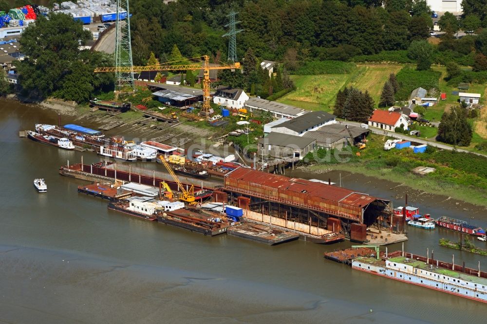 Hamburg von oben - Werftgelände der Schiffswerft am Ufer der Elbe im Ortsteil Moorfleet in Hamburg, Deutschland