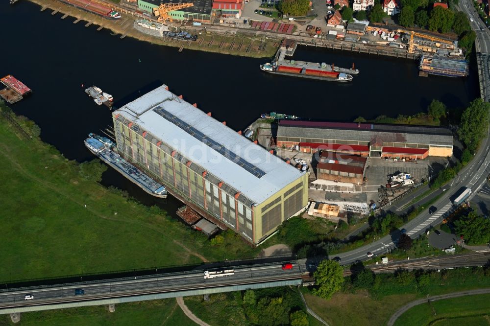 Luftbild Lauenburg Elbe - Werftgelände der Schiffswerft am Ufer in Lauenburg Elbe im Bundesland Schleswig-Holstein
