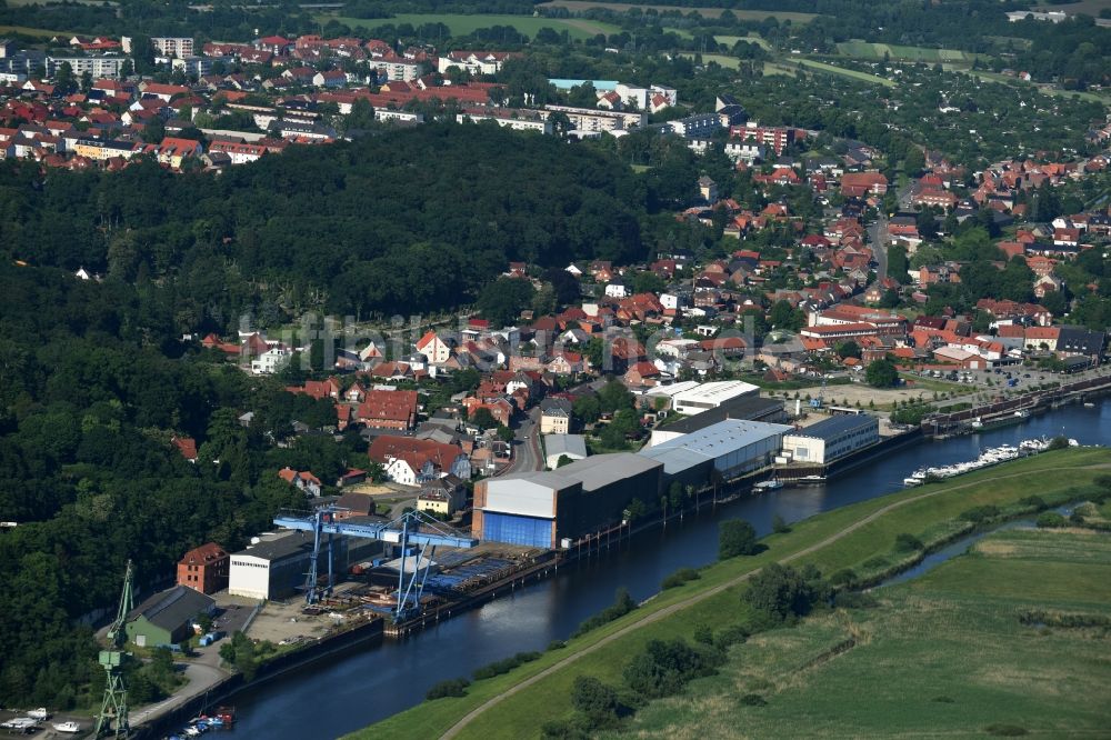 Luftbild Boizenburg/Elbe - Werftgelände am Ufer der Boize in Boizenburg/Elbe im Bundesland Mecklenburg-Vorpommern