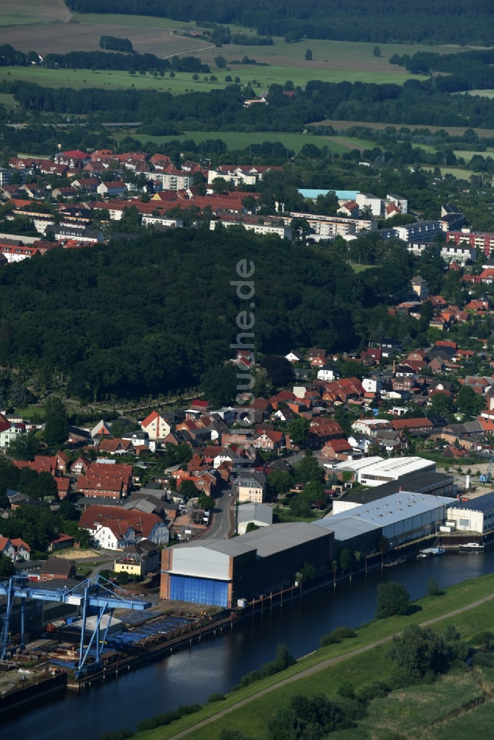 Luftaufnahme Boizenburg/Elbe - Werftgelände am Ufer der Boize in Boizenburg/Elbe im Bundesland Mecklenburg-Vorpommern