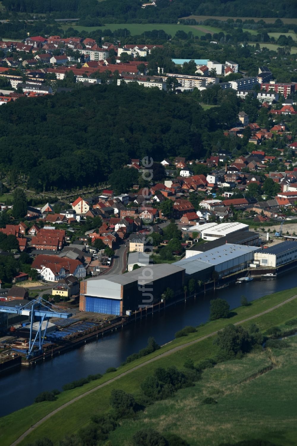 Boizenburg/Elbe von oben - Werftgelände am Ufer der Boize in Boizenburg/Elbe im Bundesland Mecklenburg-Vorpommern