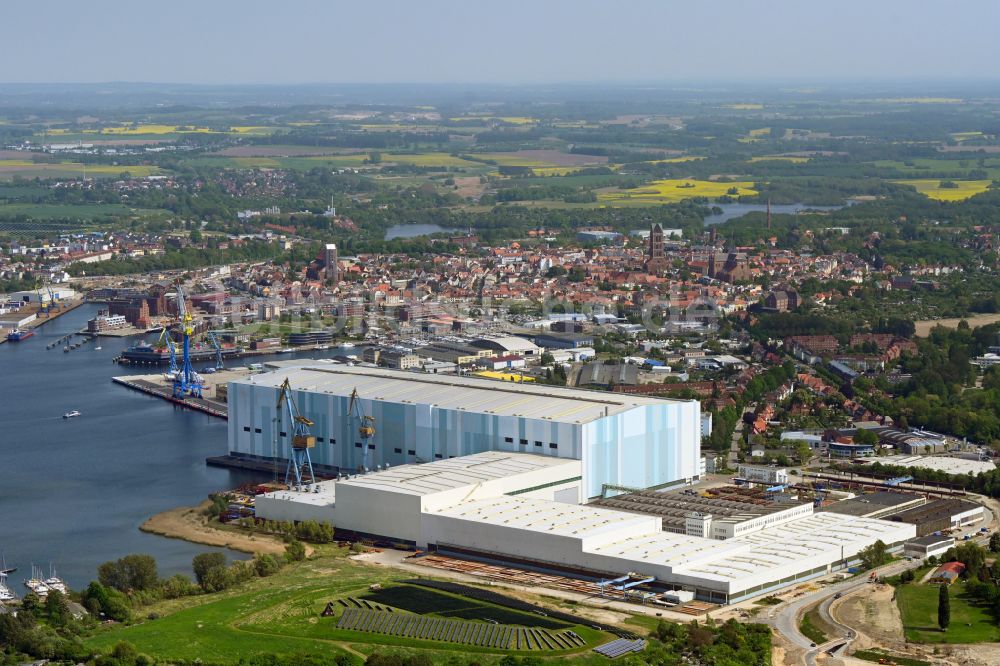 Hansestadt Wismar aus der Vogelperspektive: Werftgelände der MV Werften Wismar in Wismar im Bundesland Mecklenburg-Vorpommern, Deutschland