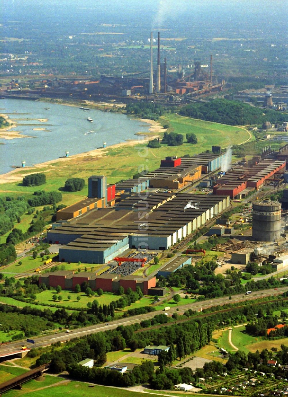 Luftbild Duisburg - Werk Beeckerwerth auf dem Gelände der ThyssenKrupp AG am Rheinufer in Duisburg - Bruckhausen im Bundesland Nordrhein-Westfalen