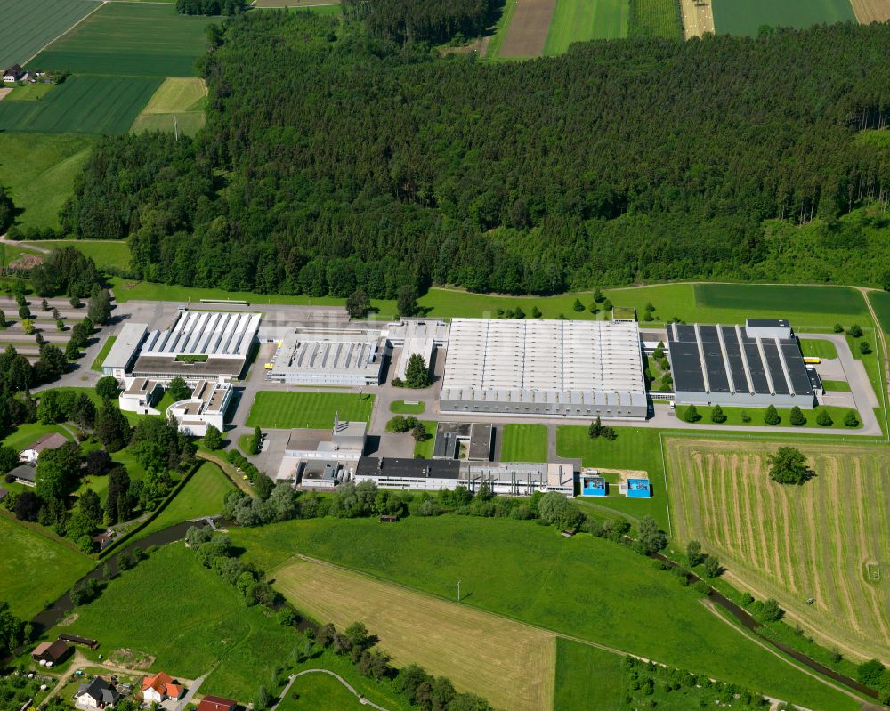 Schwendi von oben - Werksgelände der Firma Max Weishaupt GmbH in Schwendi im Bundesland Baden-Württemberg, Deutschland