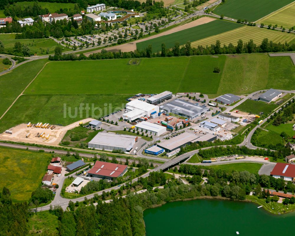 Luftaufnahme Ummendorf - Werksgelände im Gewerbegebiet in Ummendorf im Bundesland Baden-Württemberg, Deutschland