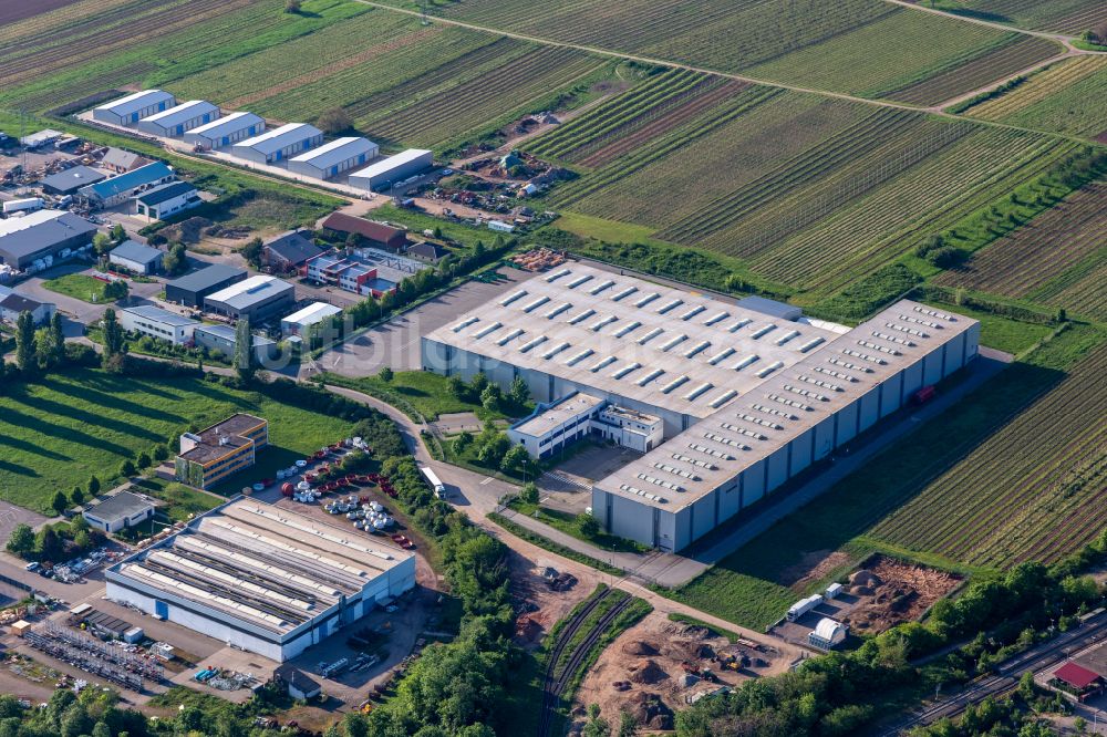 Luftaufnahme Edenkoben - Werksgelände der ArcelorMittal SSC Deutschland GmbH in Edenkoben im Bundesland Rheinland-Pfalz, Deutschland