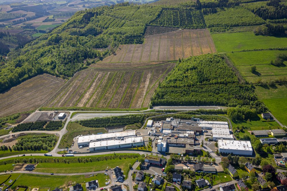 Bestwig von oben - Werksgelände von Arconic in Bestwig im Bundesland Nordrhein-Westfalen, Deutschland