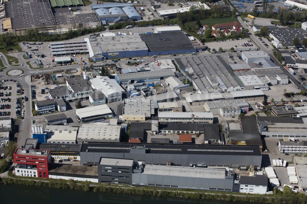 Luftaufnahme Wels - Werksgelände der Avenarius-Agro GmbH an der Industriestraße in Wels in Oberösterreich, Österreich