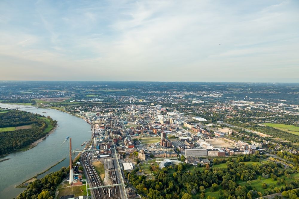 Luftaufnahme Leverkusen - Werksgelände der Bayer AG im Ortsteil Wiesdorf in Leverkusen im Bundesland Nordrhein-Westfalen, Deutschland