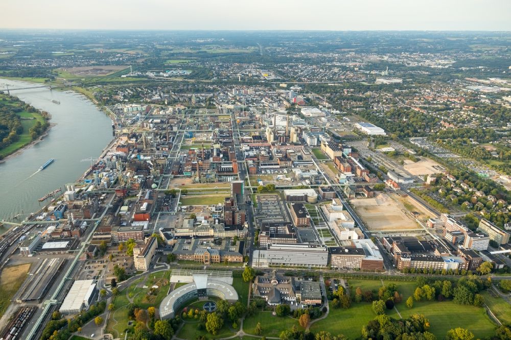 Leverkusen von oben - Werksgelände der Bayer AG im Ortsteil Wiesdorf in Leverkusen im Bundesland Nordrhein-Westfalen, Deutschland