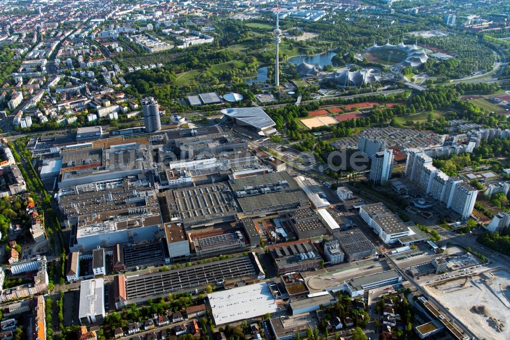 Luftbild München - Werksgelände der Bayerische Motoren Werke Aktiengesellschaft im Stadtteil Milbertshofen-Am Hart in München im Bundesland Bayern, Deutschland