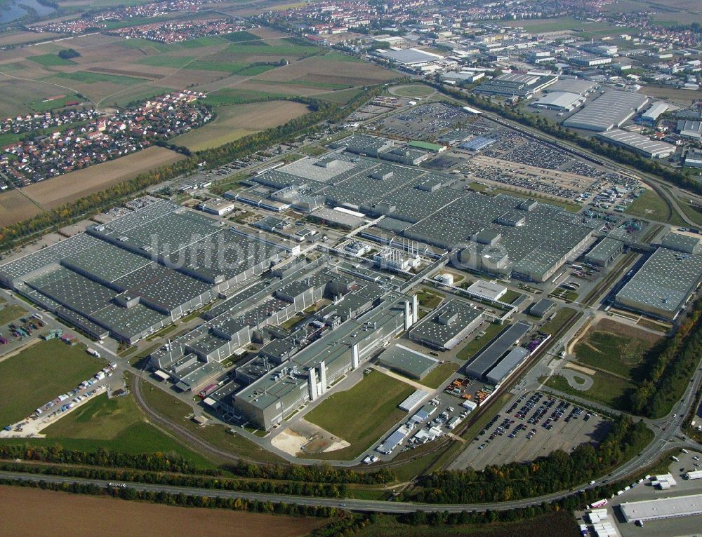 Dingolfing von oben - Werksgelände der BMW Werke in Dingolfing im Bundesland Bayern