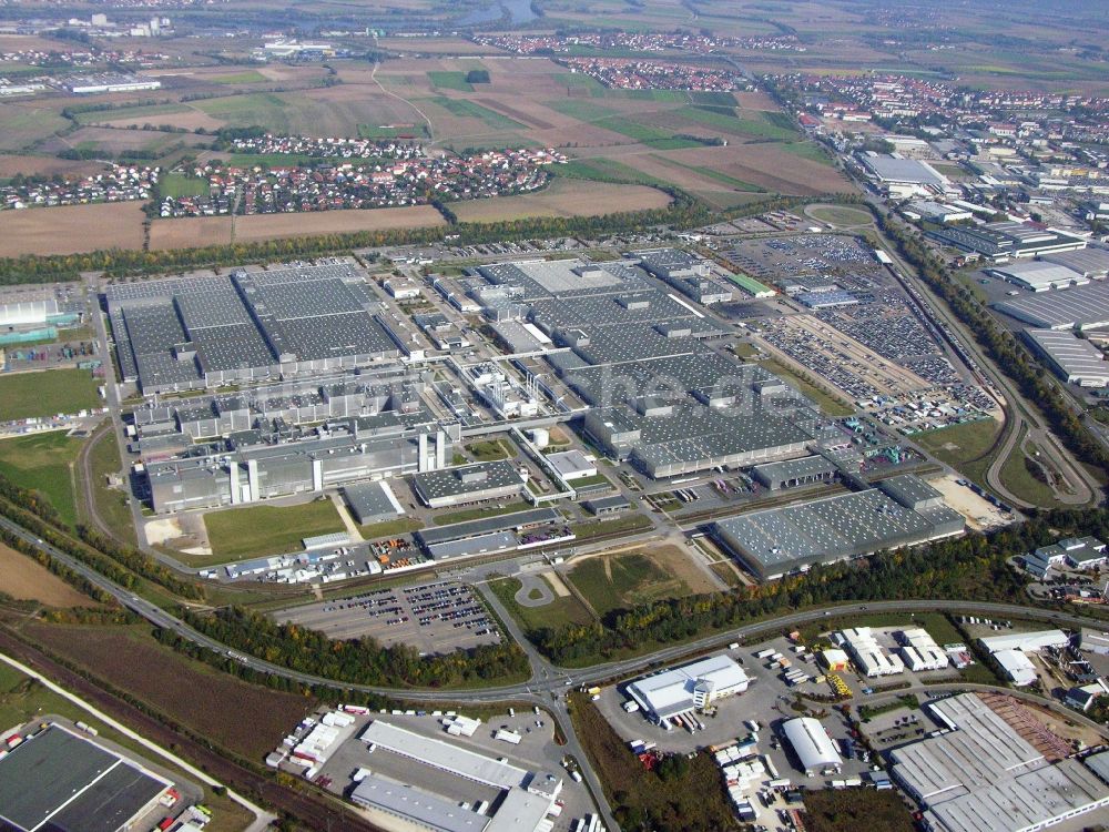 Luftaufnahme Dingolfing - Werksgelände der BMW Werke in Dingolfing im Bundesland Bayern