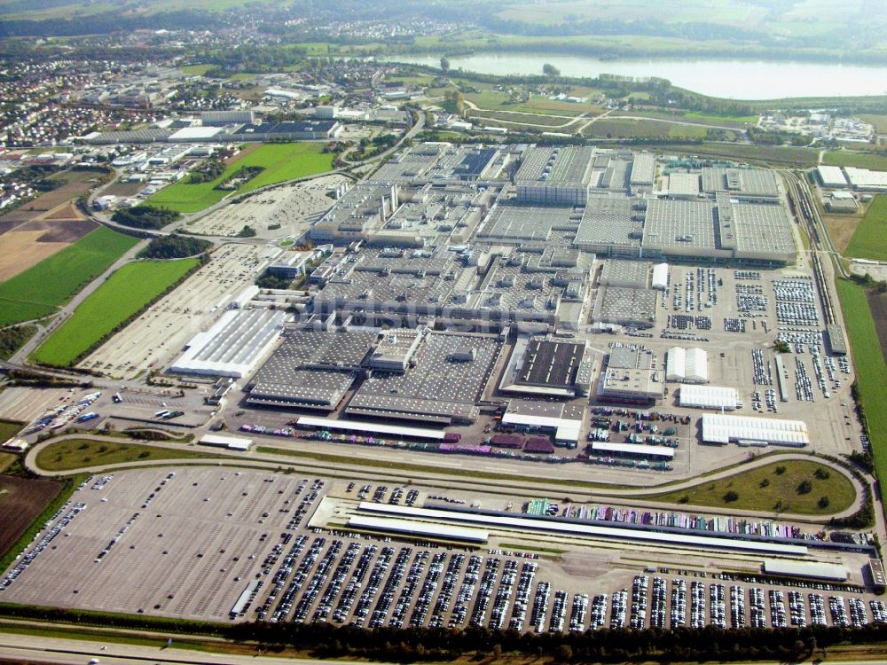 Luftaufnahme Dingolfing - Werksgelände der BMW Werke in Dingolfing im Bundesland Bayern