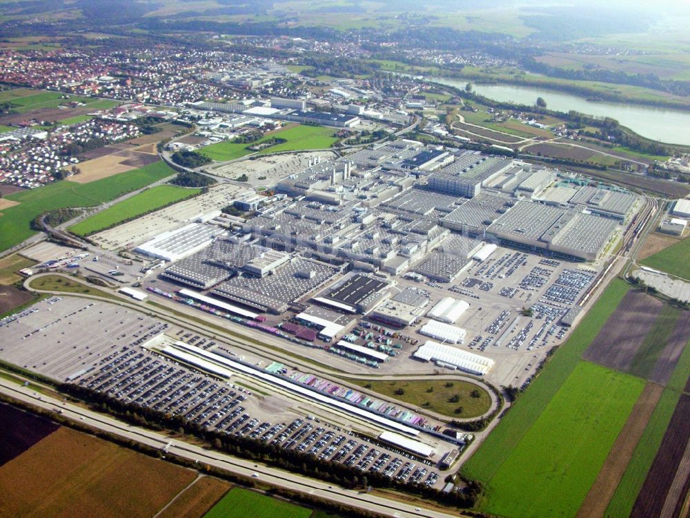 Dingolfing aus der Vogelperspektive: Werksgelände der BMW Werke in Dingolfing im Bundesland Bayern