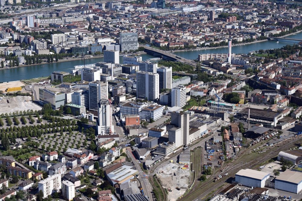 Basel von oben - Werksgelände und Campus des Pharmakonzerns Novartis in Basel in der Schweiz