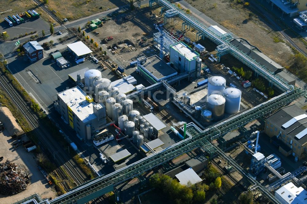 Bitterfeld-Wolfen von oben - Werksgelände und Chemie- Produktions- Anlagen im Ortsteil Greppin in Bitterfeld-Wolfen im Bundesland Sachsen-Anhalt, Deutschland