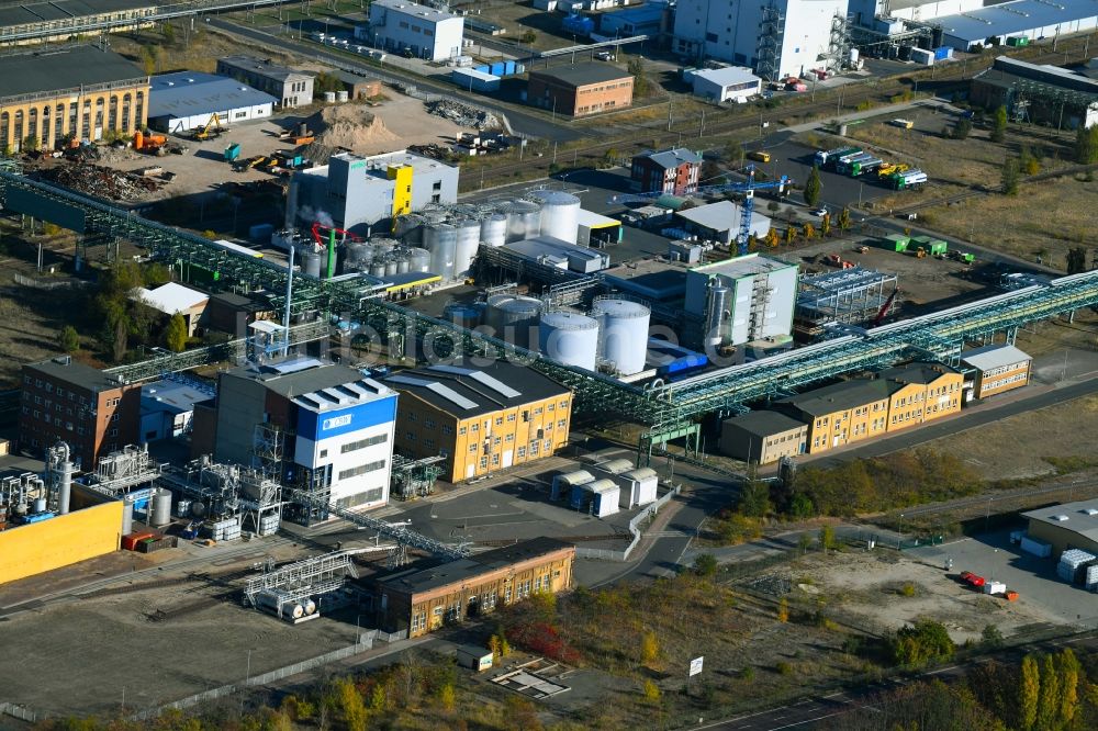 Luftbild Bitterfeld-Wolfen - Werksgelände und Chemie- Produktions- Anlagen im Ortsteil Greppin in Bitterfeld-Wolfen im Bundesland Sachsen-Anhalt, Deutschland