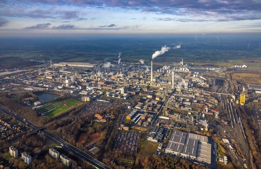 Marl von oben - Werksgelände des Chemieproduzenten Chemiepark Marl in Marl im Bundesland Nordrhein-Westfalen, Deutschland